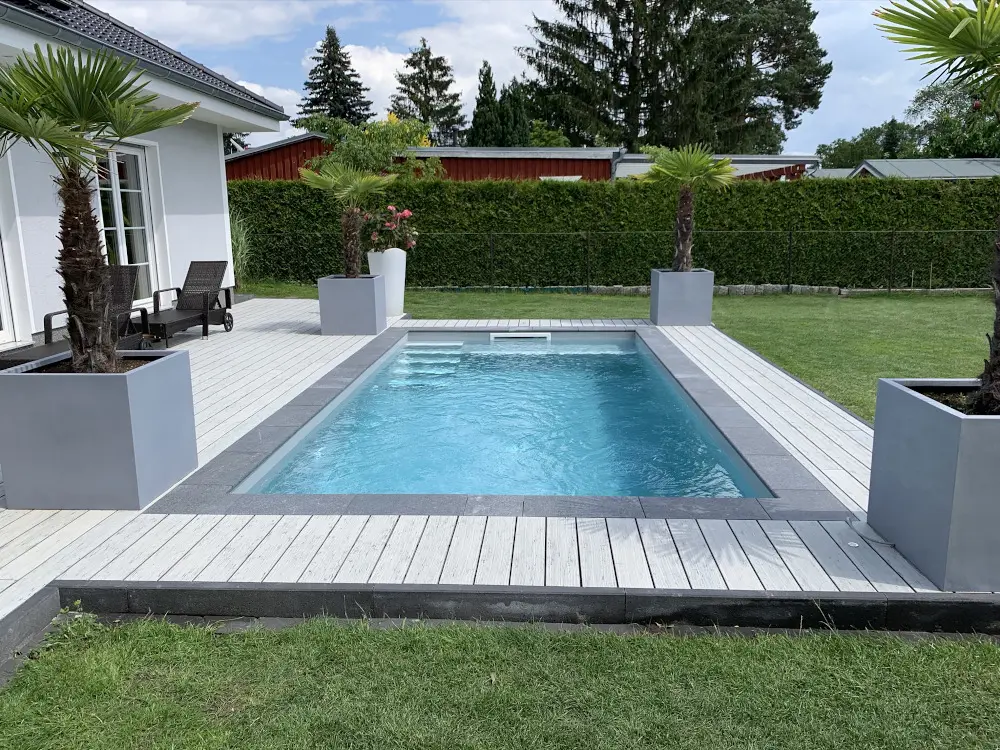 00085328~~01~Kahrs_WPC_steingrau_Ambiente01