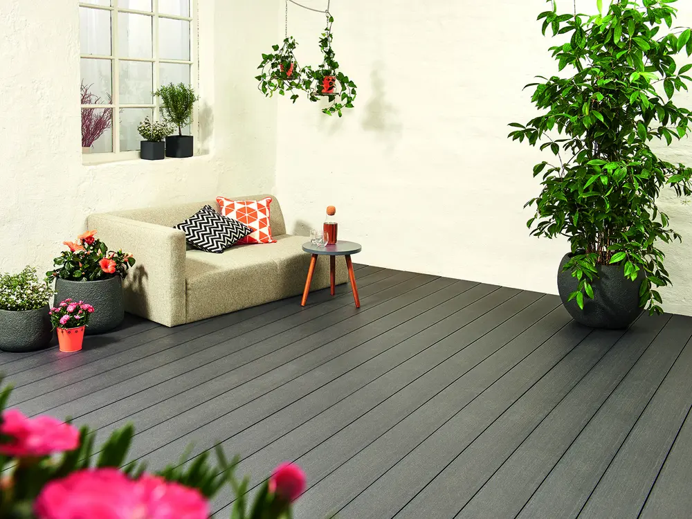 18-200189~~03~NATURinFORM_Terrassendielen_DIE_EXKLUSIVE_Lavagrau_22398