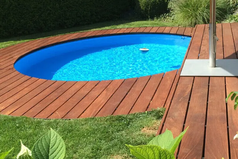 Poolumrandungen aus Holz und WPC