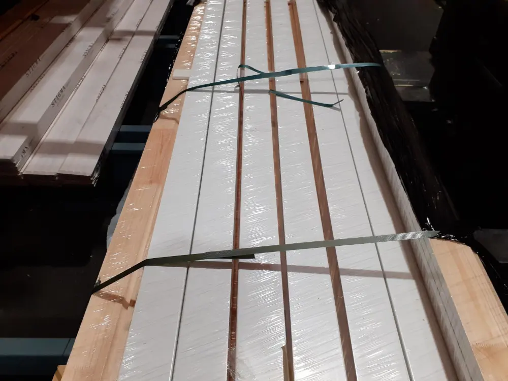 18-201608~~02~Kiefer_Sockelleiste_Lager02