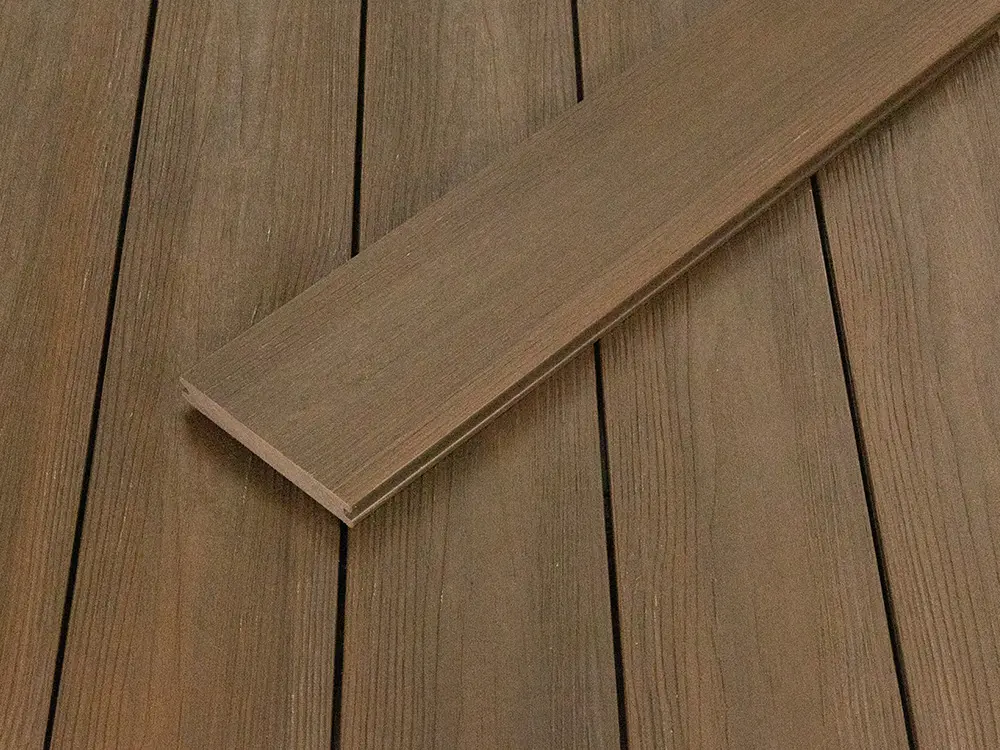 18-202718-A~~03~BPC_TD_20x140mm_Massiv_Massiv_Walnut_Frontalsicht_m_Diele01