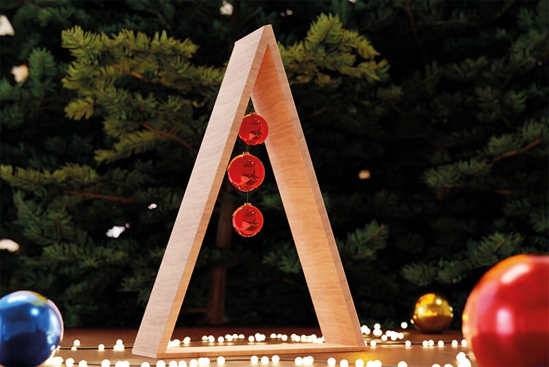 DIY-Weihnachtsbaum mit Christbaumkugeln
