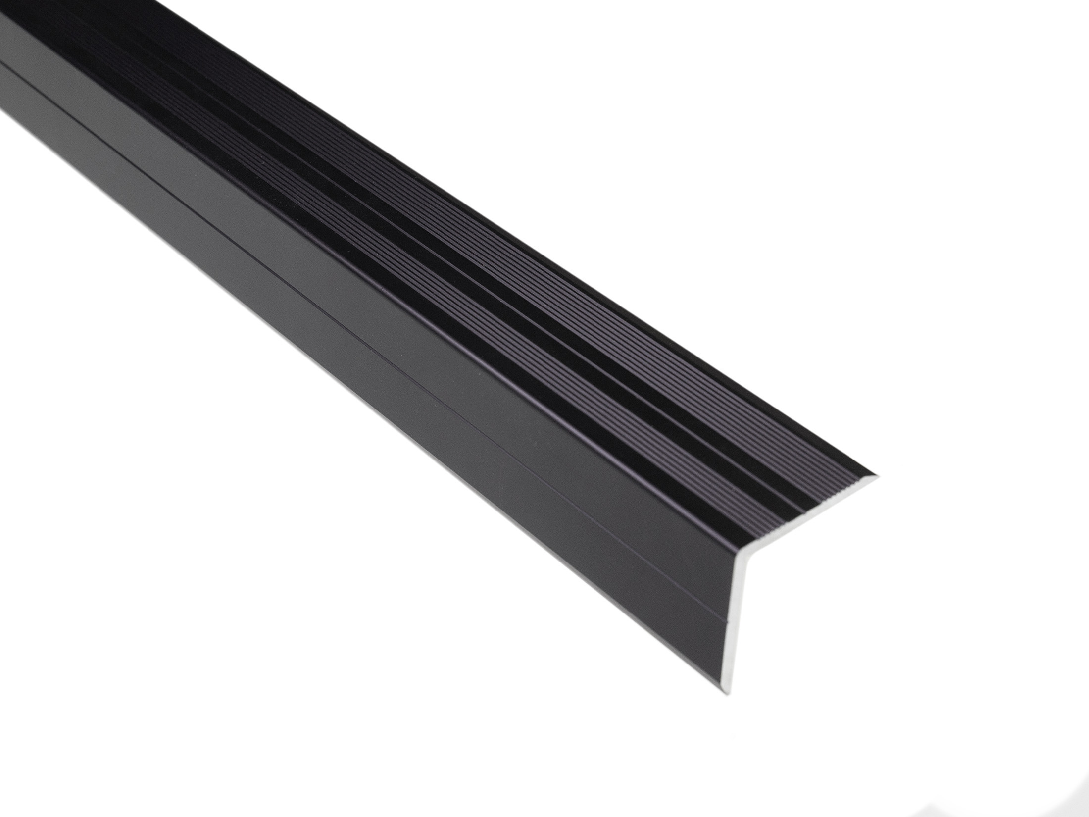 18-220628~~11~KAHRS_Abschlusswinkel_ Aluminium_40x40mm_schwarz_eloxiert_01