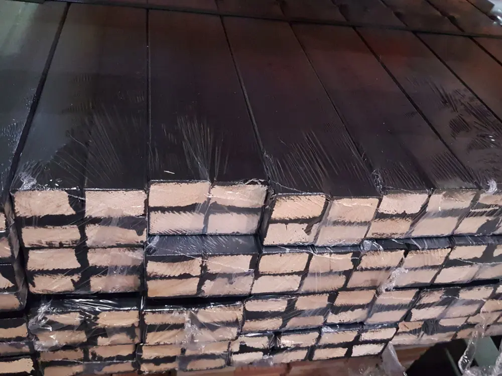 18-201533~~01~Fichte_Konstruktionsholz_schwarz_Lager1 (1)