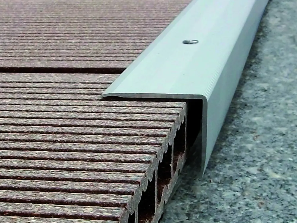 18-200640~~03~Abschlusswinkel_Aluminium_eloxiert