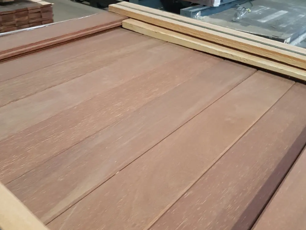 18-220373~~03~Bongossi_Pferdestallbohlen