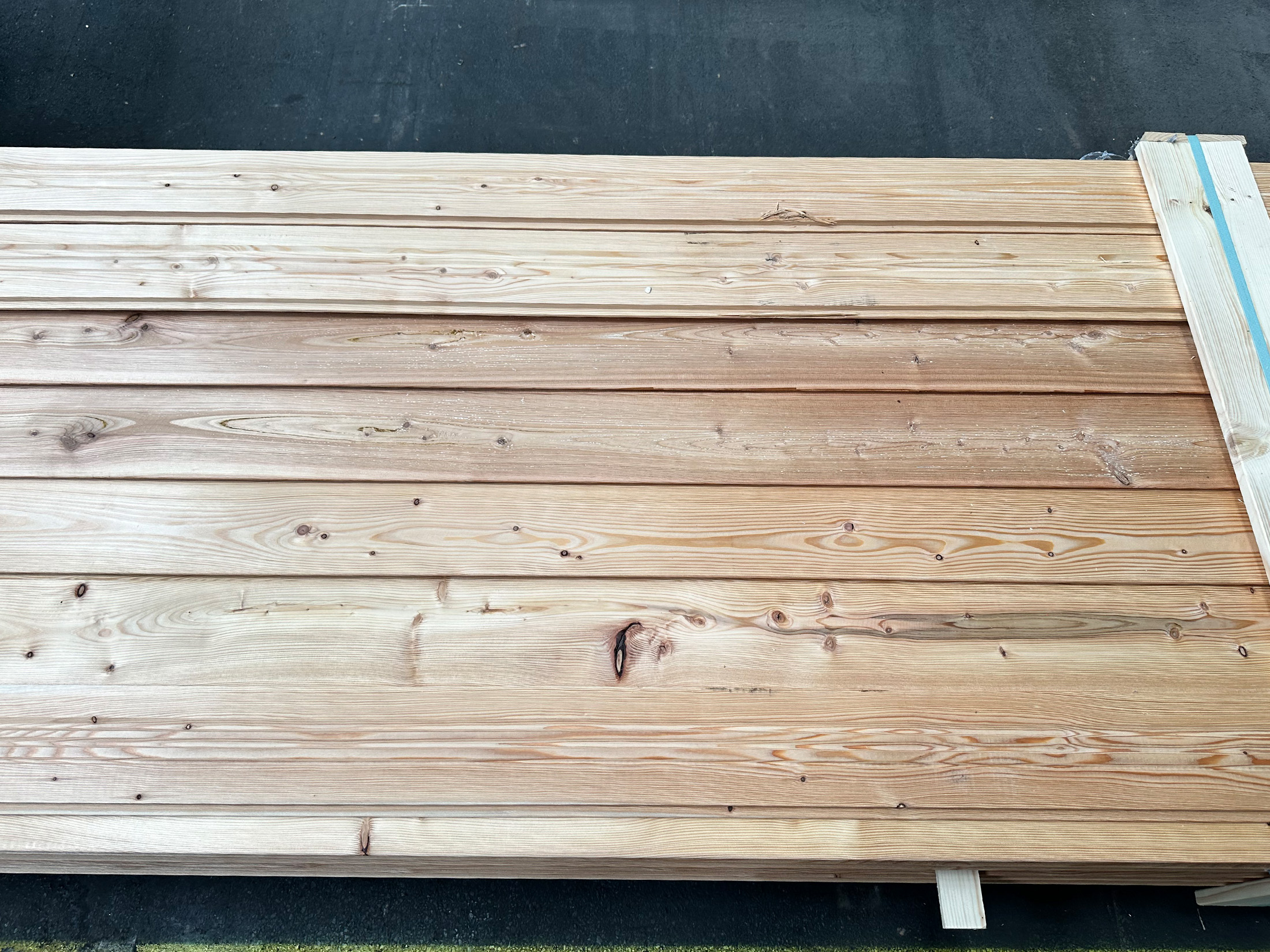 18-220585-B~~06~Kanadische_Laerche_Keilstülpschalung_26x146mm_gehobelt_06