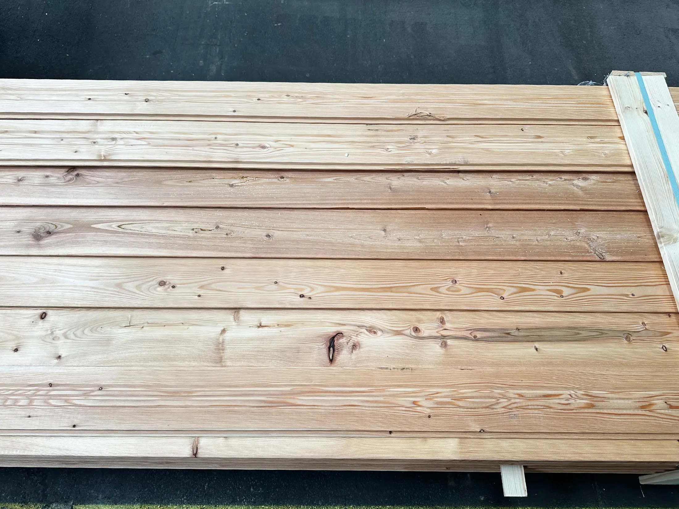 18-220585-B~~06~Kanadische_Laerche_Keilstülpschalung_26x146mm_gehobelt_06