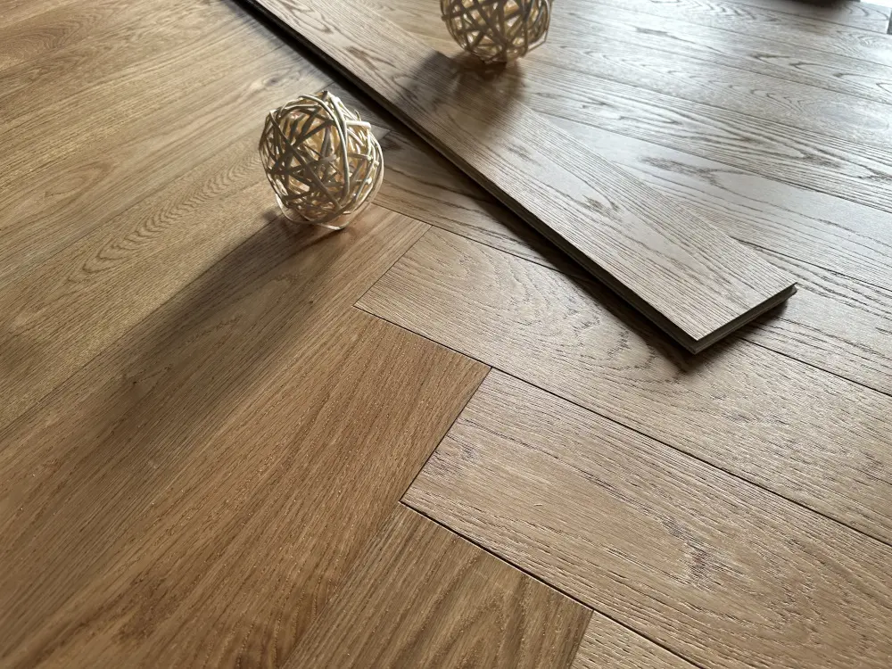 00070310~~01~Eiche_Herringbone01