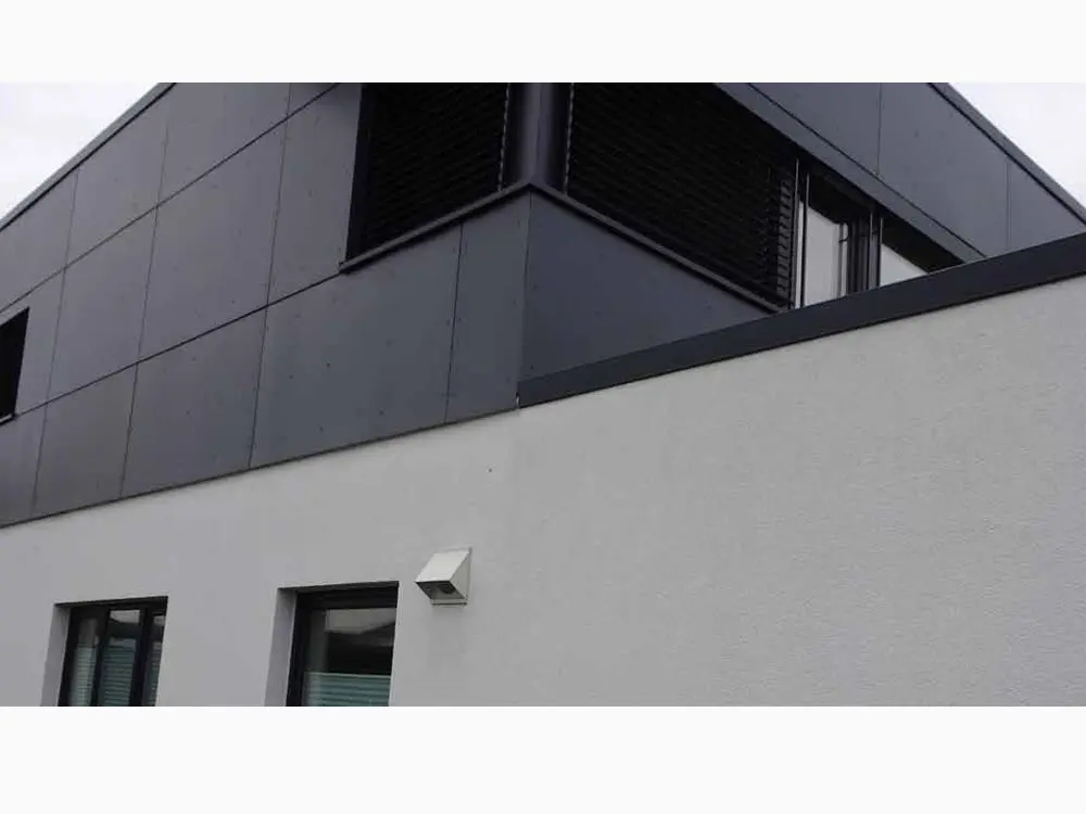 00083615~~03~hpl-fassaden-schichtstoffplatten-6mm-anthrazit-ral-7039