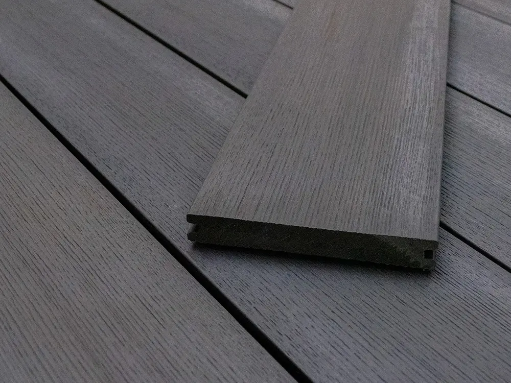 18-202911-A~~12~KAHRS_BPC_Terrassendielen_20x136mm_Vollprofil_SilverGum_Startbild_02