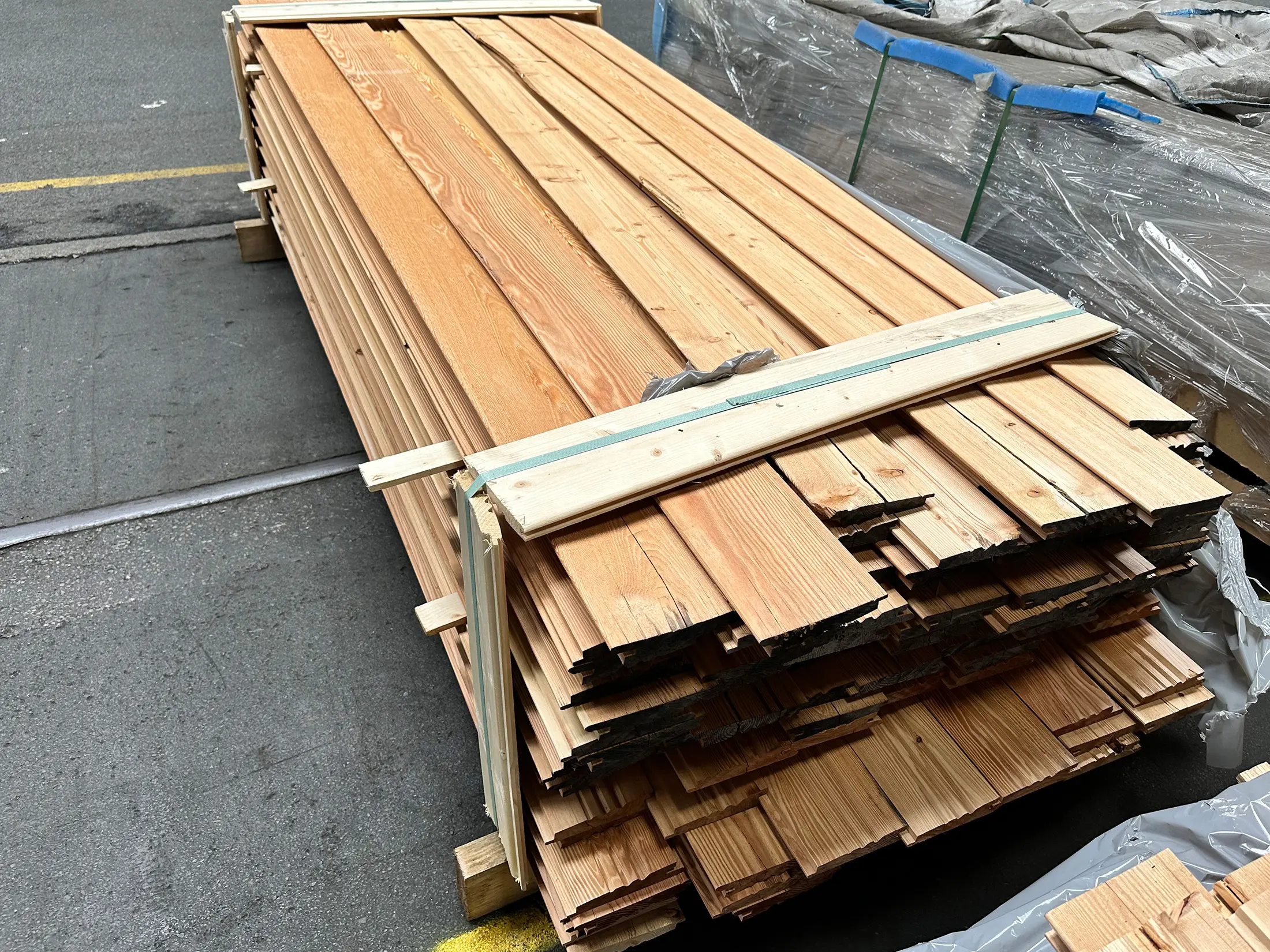 18-220584-B~~06~Kanadische_Laerche_Keilstülpschalung_26x146mm06