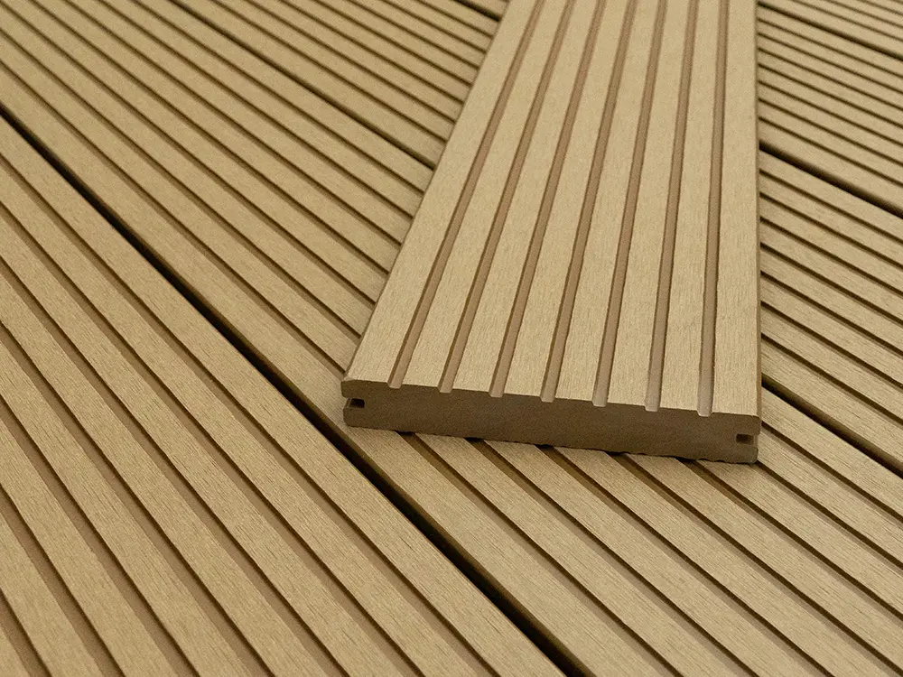 00085327~~20~KAHRS_WPC_Terrassendielen_20x140mm_Massiv01