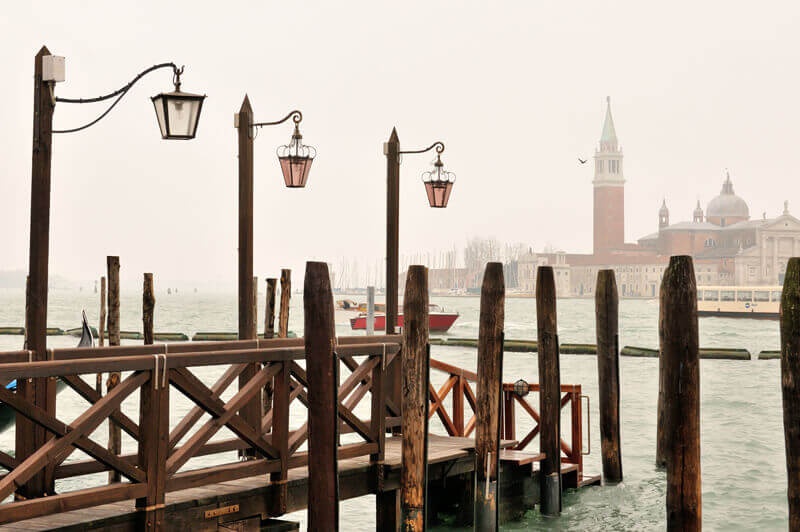 Wie wurde Venedig erbaut?