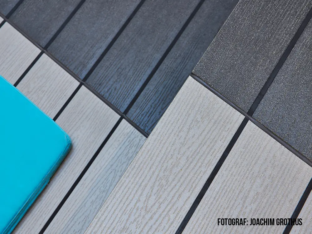 00006291~~07~NATURinFORM_Die_Kernige_WPC_Terrassendielen_22x140_mm_Holzmasserung_fein_geriffelt_Grau_Vollprofil