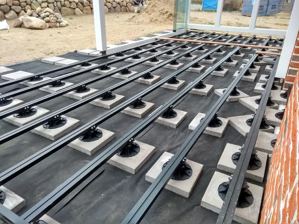 18-200044~~04~KAHRS_Schrauben