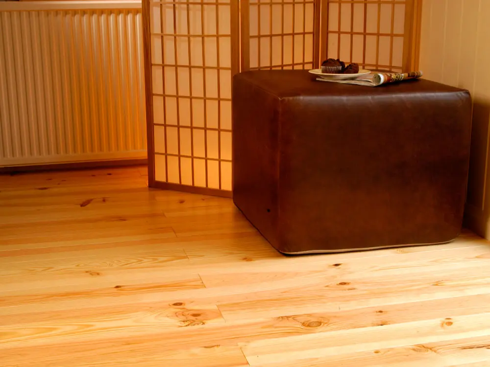 00022783~~05~seekiefer-massivholzdielen-markant-nut-feder-mikrofase-natur-geoelt