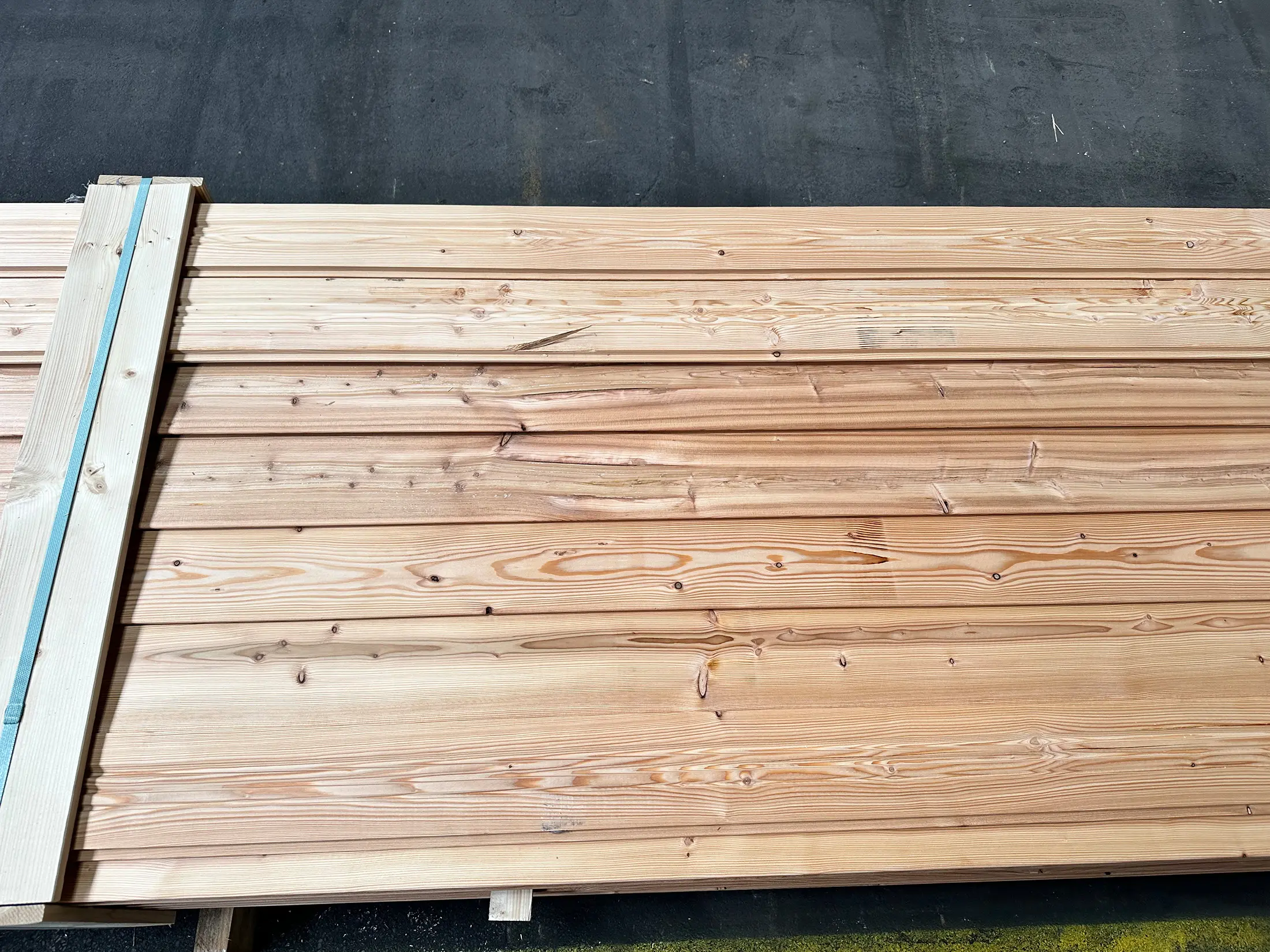 18-220585-B~~07~Kanadische_Laerche_Keilstülpschalung_26x146mm_gehobelt_07
