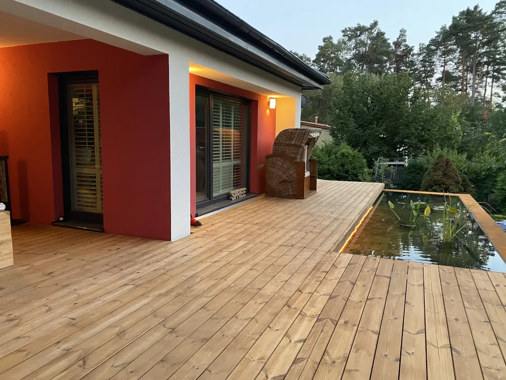 18-204248~~04~26x137-mm-thermokiefer-terrassendielen04