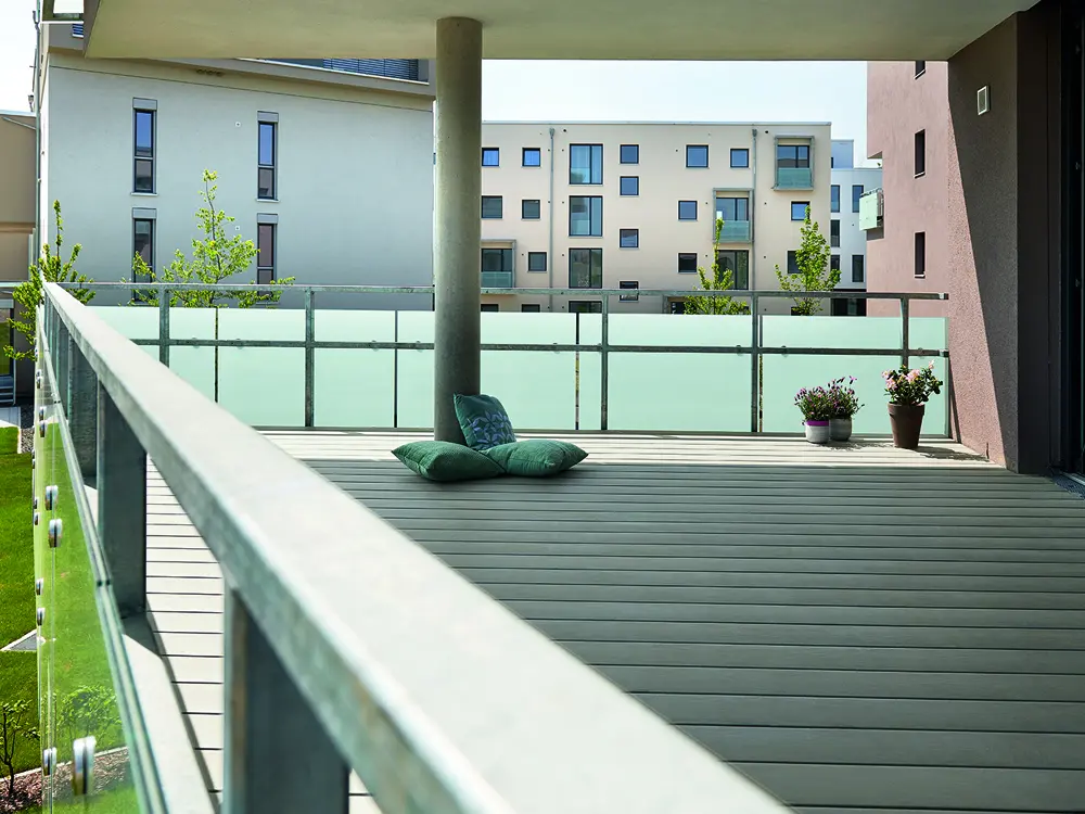 00083874~~05~NATURinFORM_Terrassendielen_DIE_SMARTE_GRAU_Ingenium_Mannheim_7931