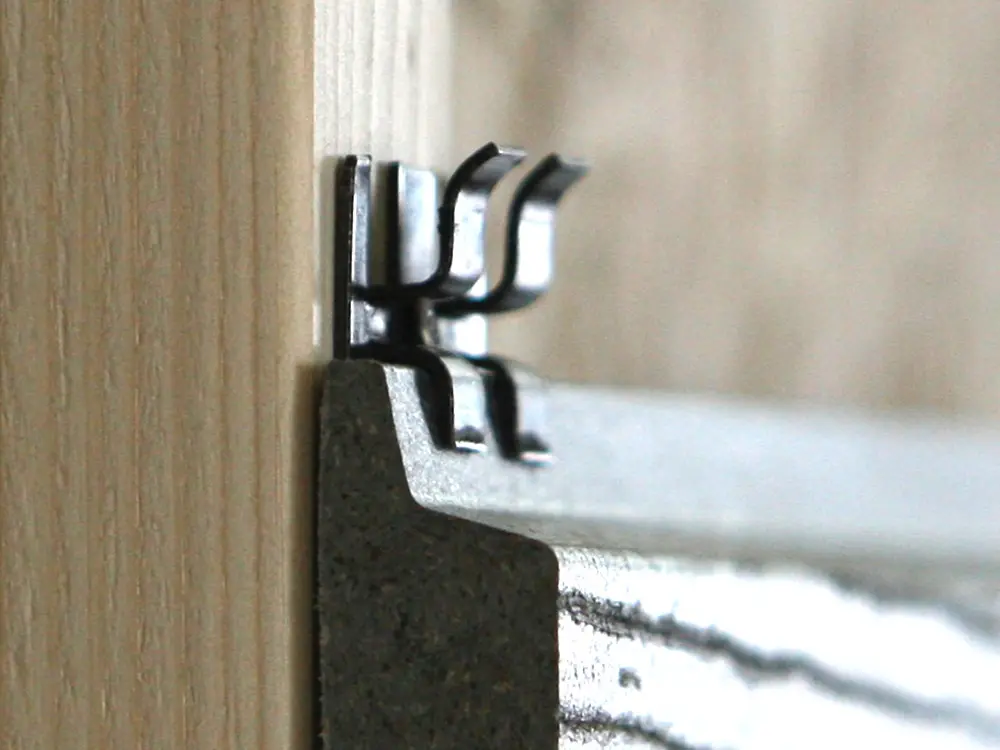 00022445~~03~naturinform-fassadenklammer-die-gestaltende-edelstahl-schwarz-schrauben-inklusive