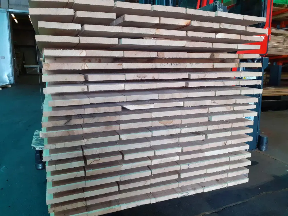 18-201661~~02~Eiche_Zaunbrett_20_Lager02