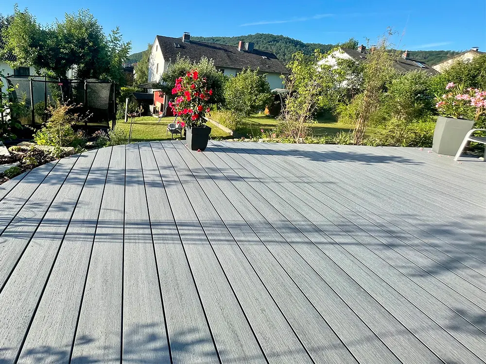 00020727~~01~21x139mm-Kernige-NL-WPC-Terrassendielen.jpg