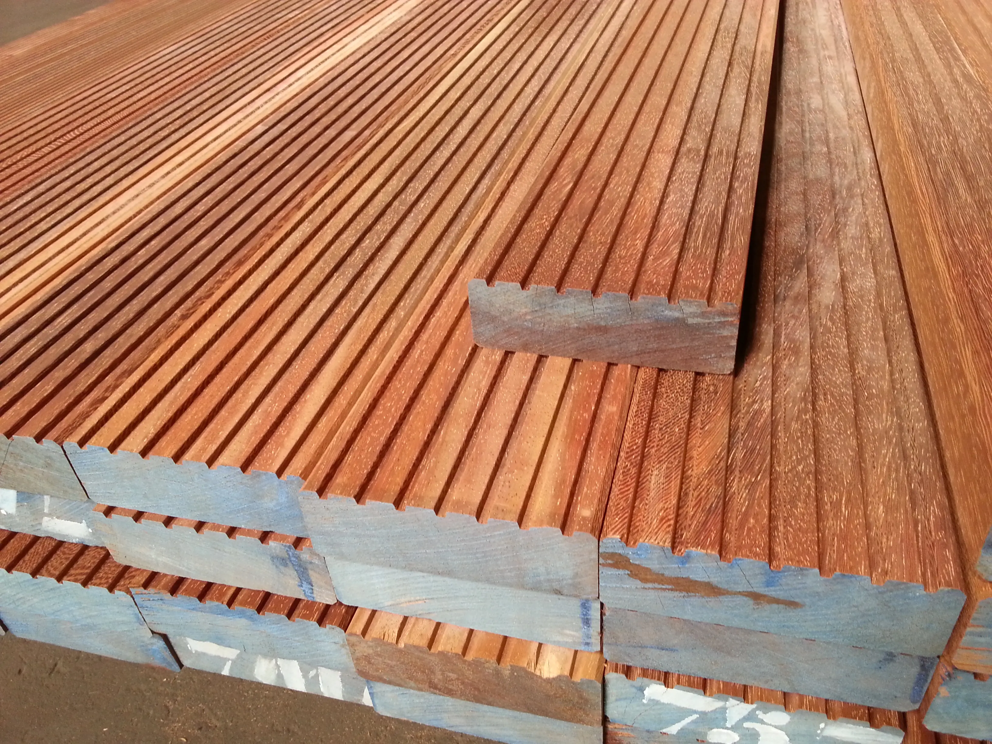 00003022~~15~Bongossi_Terrassendielen_AD_FAS_35x145_mm