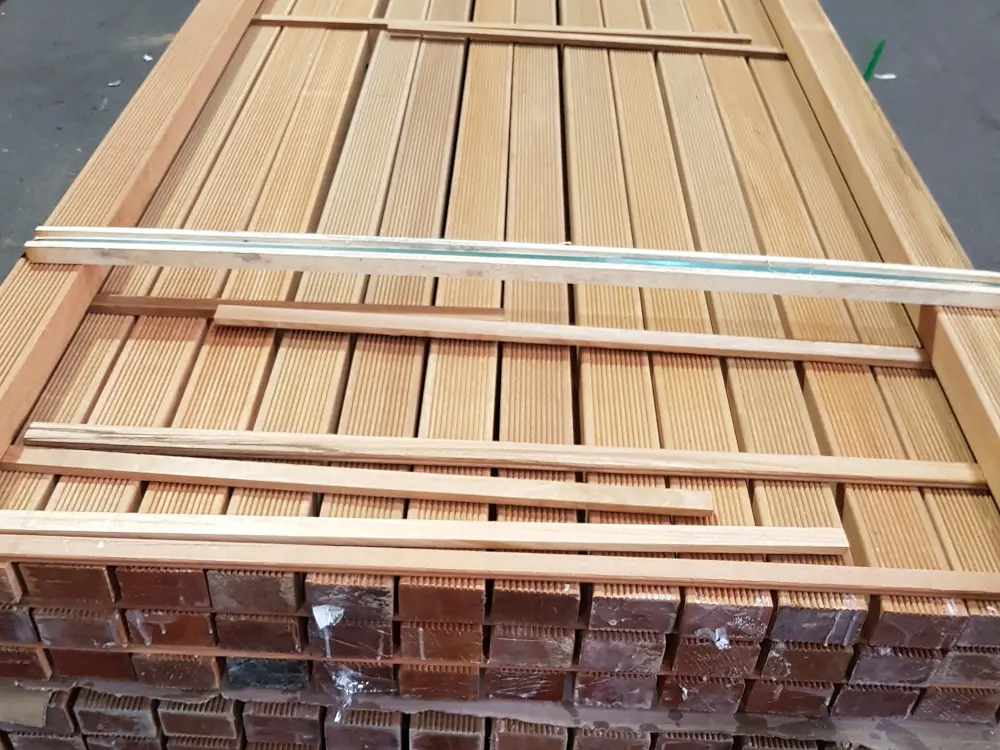 00002212~~03~Bangkirai_UK_Ladung3