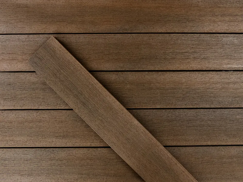 18-202718-A~~08~BPC_TD_20x140mm_Massiv_Massiv_Walnut_Draufsicht_m_Diele_02