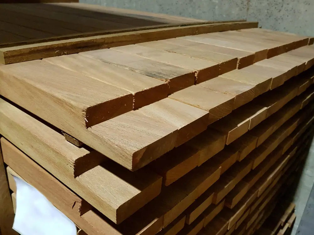 00080049~~01~cupiuba-unterkonstruktion-ad-4-seitig-gehobelt-kanten-gerundet-wechselfalz