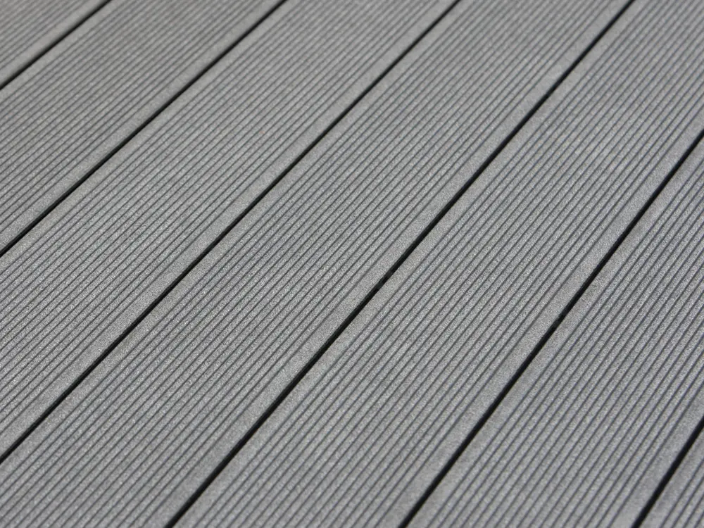 00085262~~03~NATURinFORM_Terrassendielen_DIE-BELIEBTE_massiv_Grau_Teaser