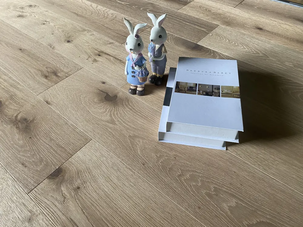 00270003~~16~Kahrs_Parkett_Eiche03