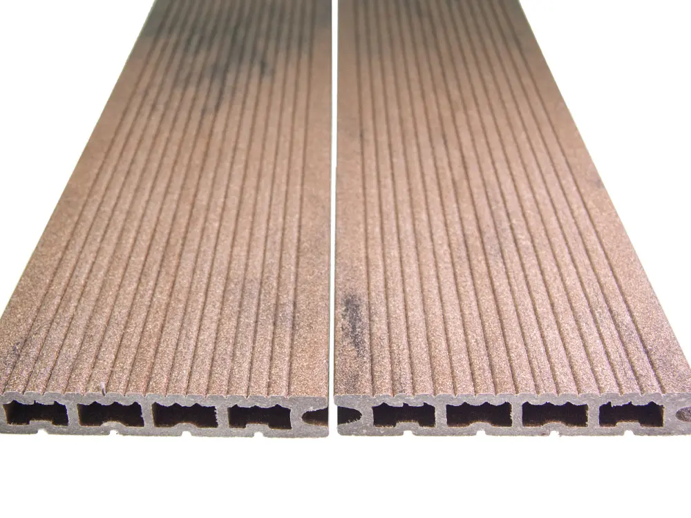 00022427~~18~die-kompakte-plus-wpc-terrassendielen-walnussbraun-grob-fein-gebuerstet-hohlkammerprofil(1)