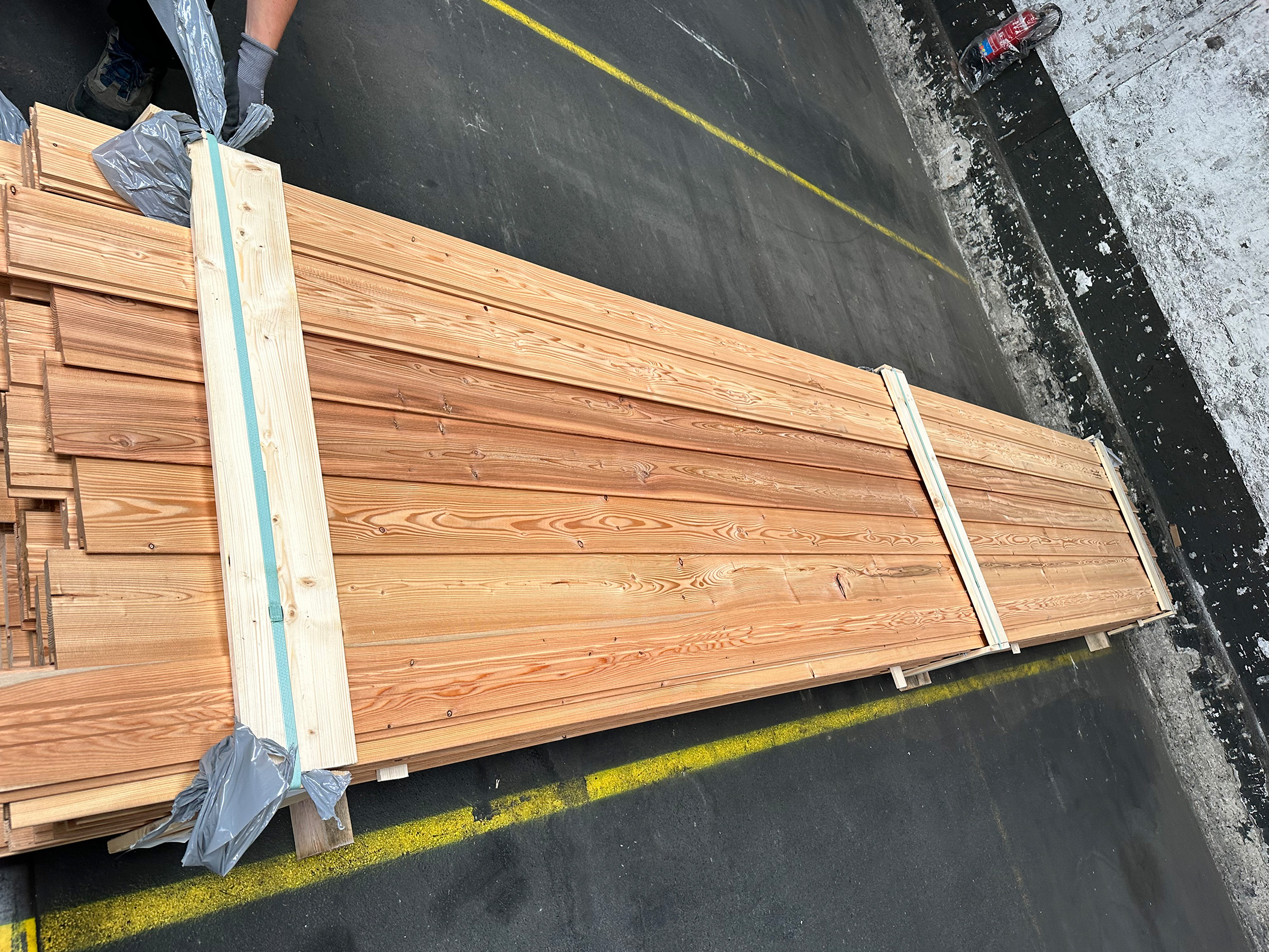 18-220585-B~~05~Kanadische_Laerche_Keilstülpschalung_26x146mm_gehobelt_05