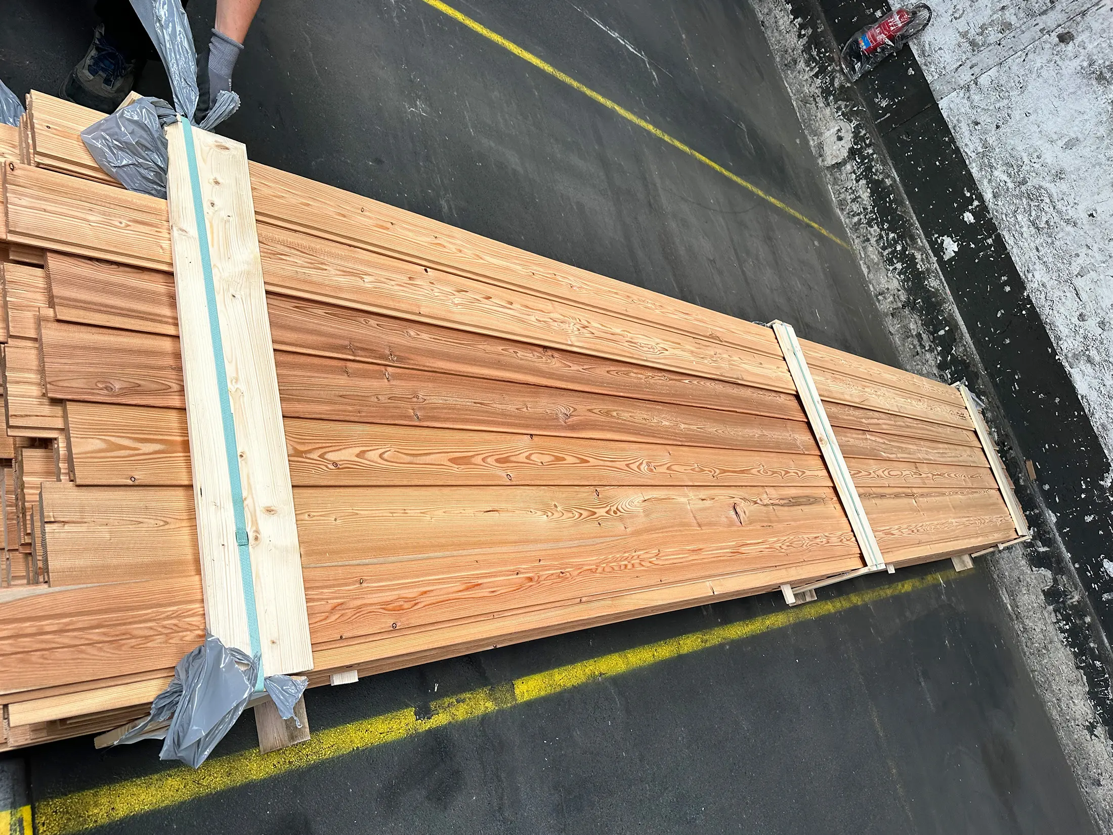 18-220585-B~~05~Kanadische_Laerche_Keilstülpschalung_26x146mm_gehobelt_05