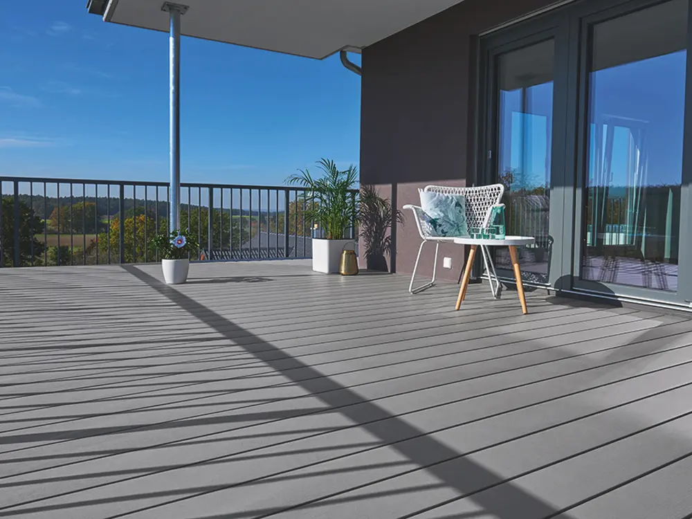 00083874~~10~NATURinFORM_Terrassendielen_DIE_SMARTE_grau_Wohnanlage_Rosstal_5929