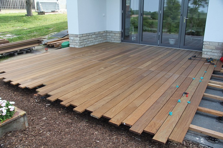 Terrassendielen unsichtbar befestigen