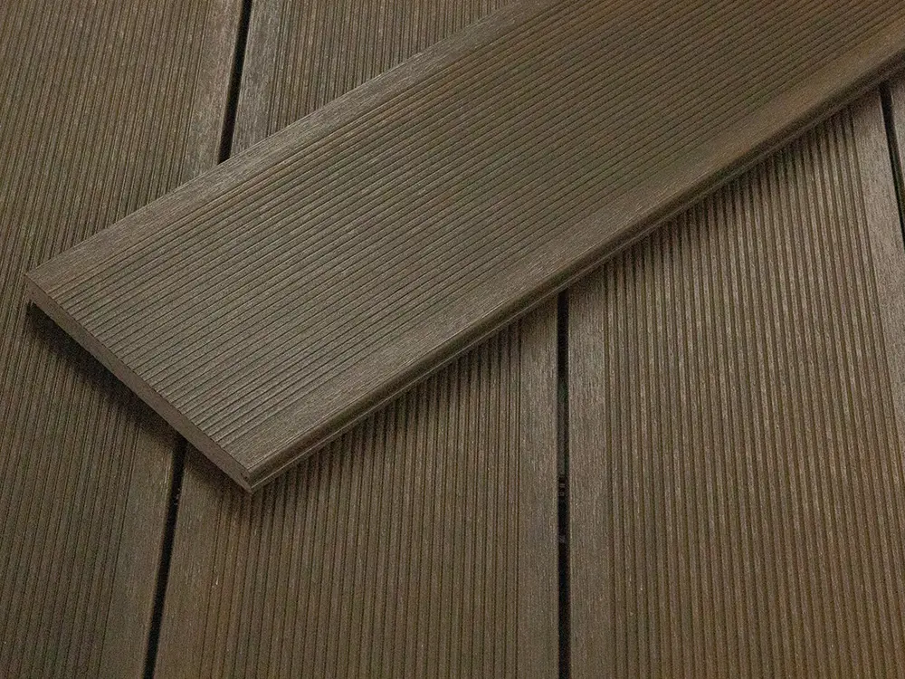 18-202908-A~~04~BPC_TD_20x210mm_MassivXL_Massiv_Walnut_Frontalsicht_m_Diele02