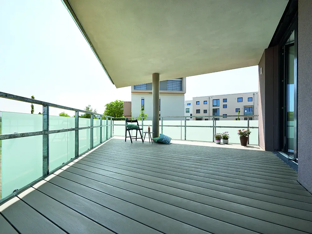 00083874~~04~NATURinFORM_Terrassendielen_DIE_SMARTE_GRAU_Ingenium_Mannheim_7931