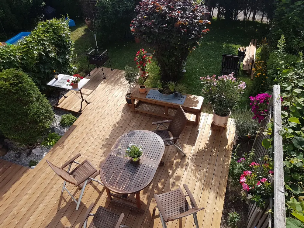 18-201069~~03~Thermokiefer_Terrassendiele_grob_Ambiente3