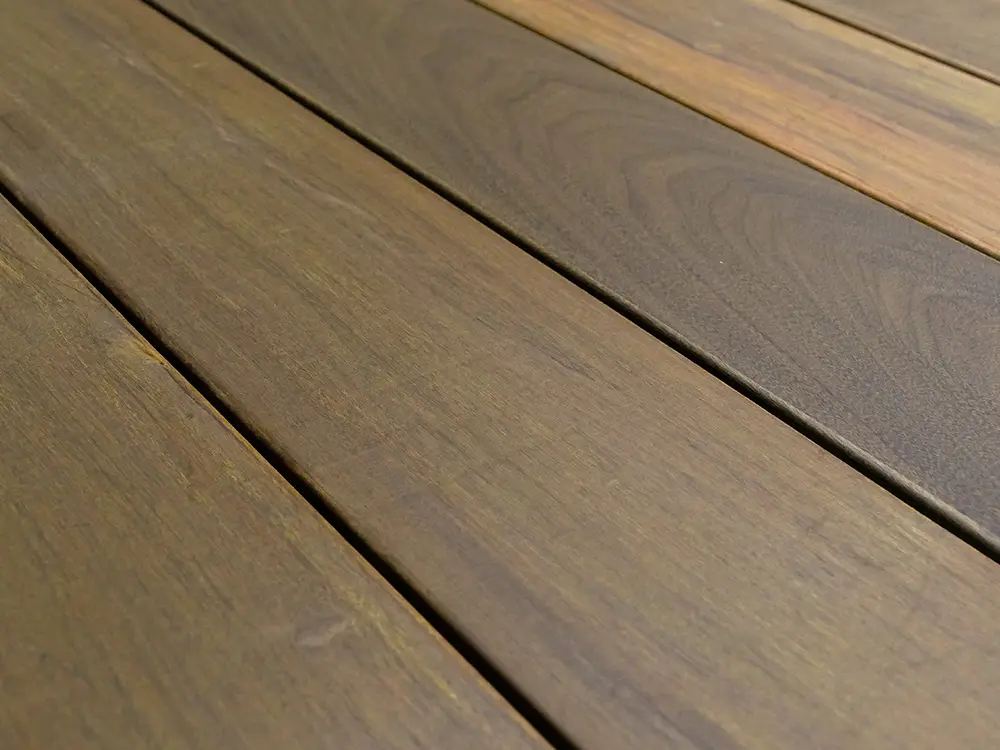 00017472~~51~Ipe_Terrassendielen_21x145_mm_glatt_glatt_Schraegbild