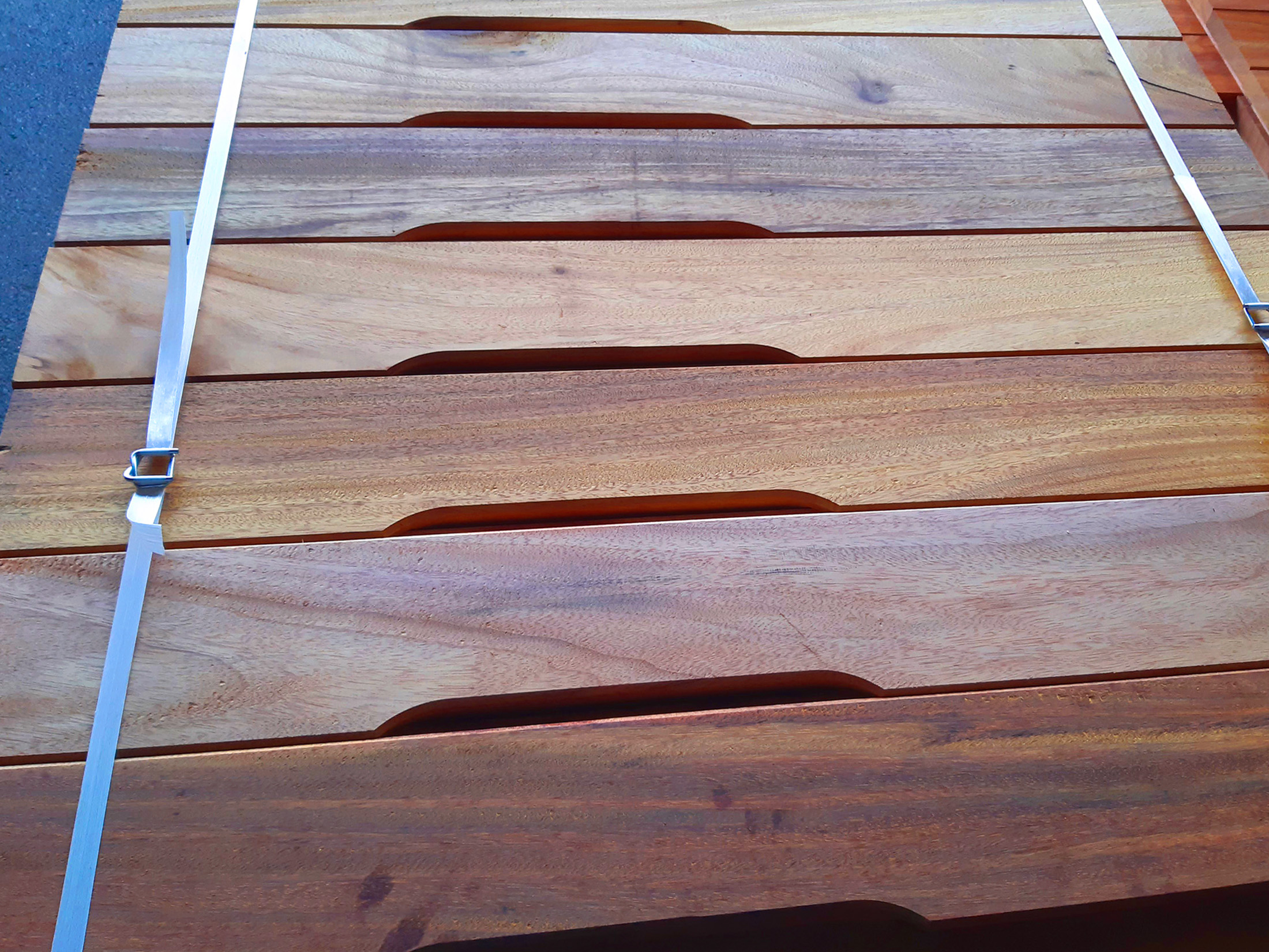 18-220392~~05~Noive_Pferdestallbohlen_38x120mm_LS1