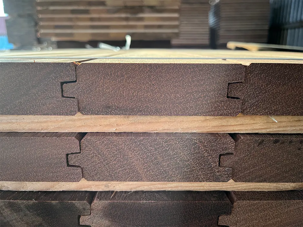 18-220373~~04~Bongossi_Pferdestallbohlen