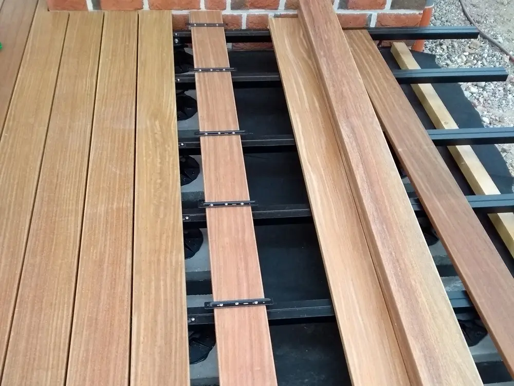 00004862~~08~Kahrs_Terrassendielenhalter