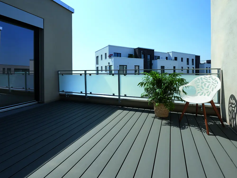 00083874~~06~NATURinFORM_Terrassendielen_DIE_SMARTE_GRAU_Ingenium_Mannheim_7931