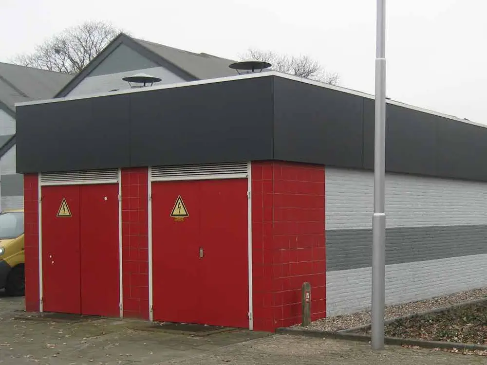 00084066~~05~hpl-fassaden-schichtstoffplatten-6mm-anthrazit-ral-7039