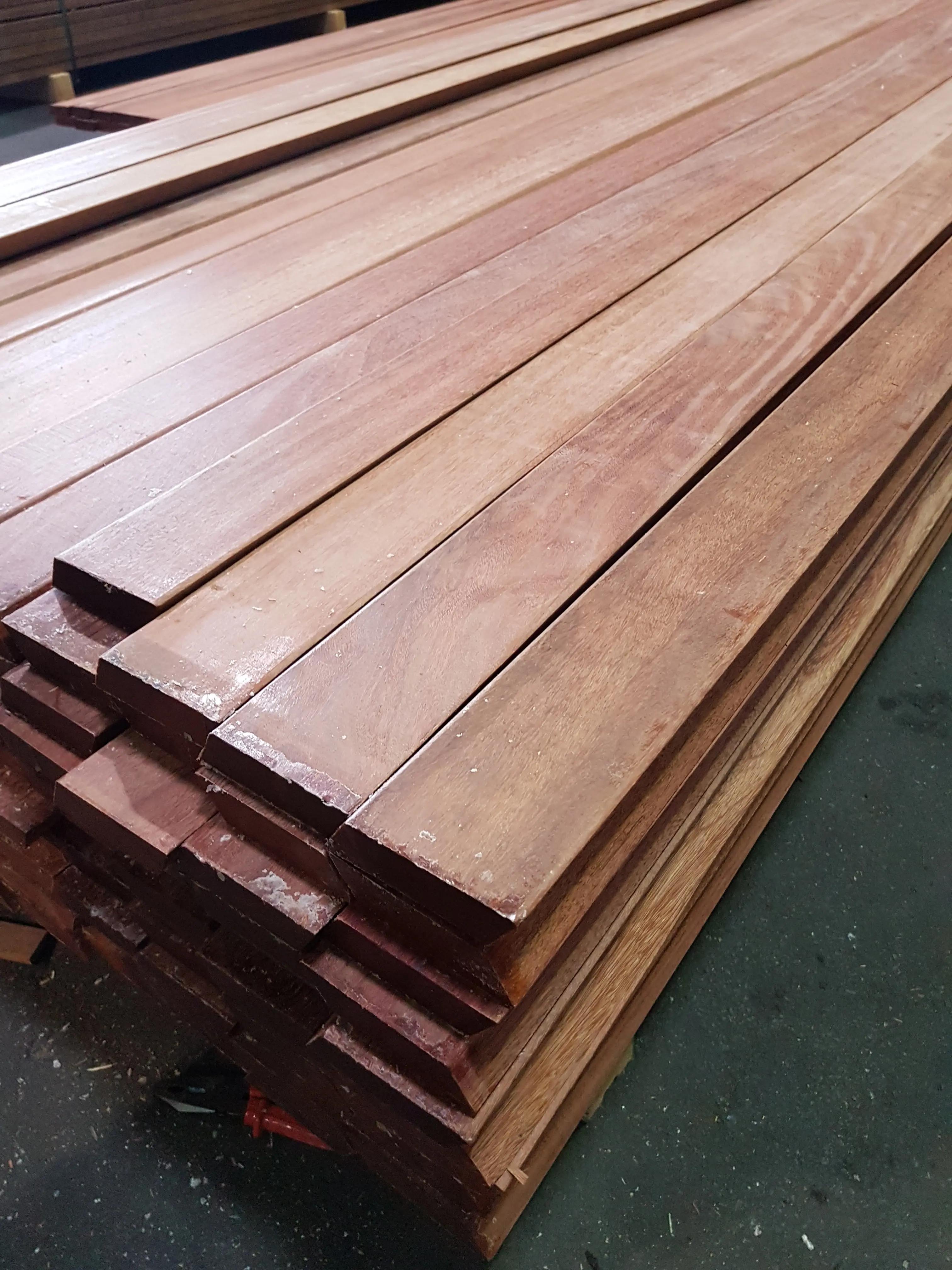 00083840~~08~Rhombusleisten_Cumaru_25x90_mm