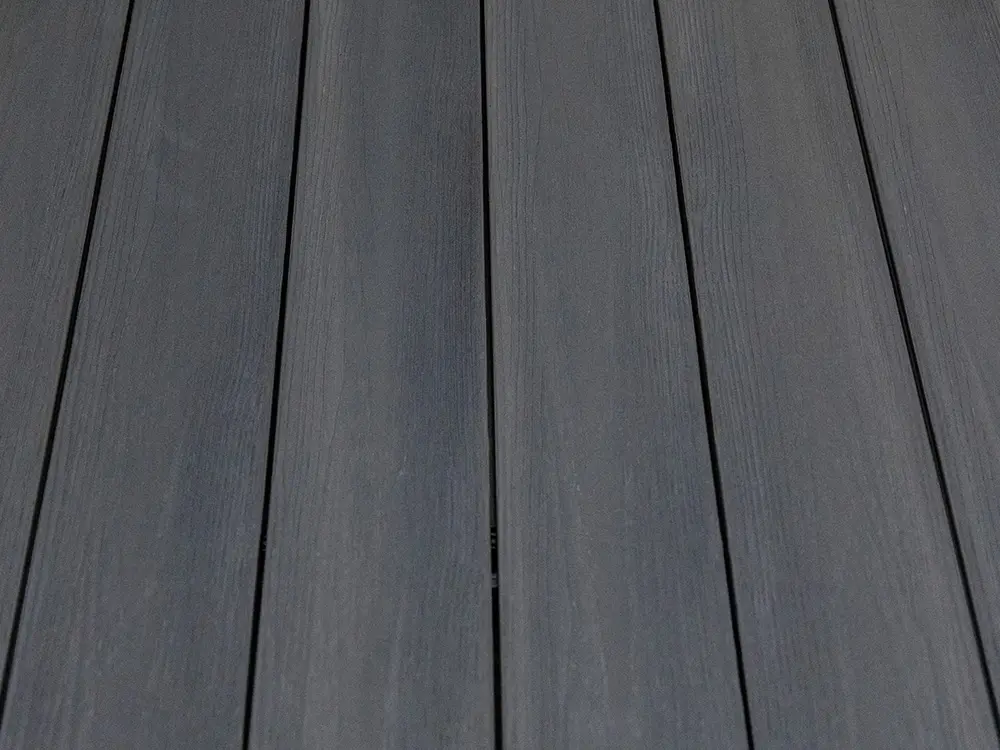 18-202911-A~~15~KAHRS_BPC_Terrassendielen_20x136mm_Vollprofil_SilverGum_Fontalsicht_02