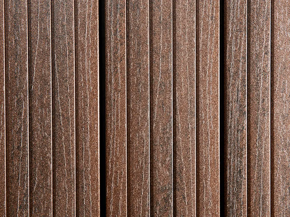00022427~~05~die-kompakte-plus-wpc-terrassendielen-walnussbraun-grob-fein-gebuerstet-hohlkammerprofil